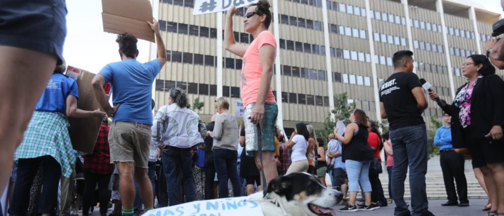 Jóvenes indocumentados salen a las calles a “dar la cara” por fin de DACA