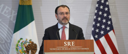 Videgaray reitera ante Pompeo que política migratoria de México es soberana