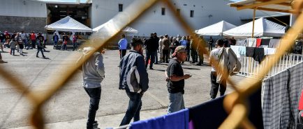 Migrantes buscan regularizar su estancia en México con una visa por razones humanitarias